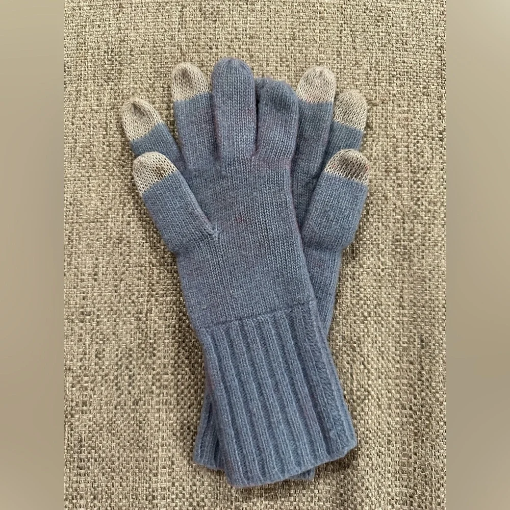 Blue Cable Knit Touchscreen Gloves